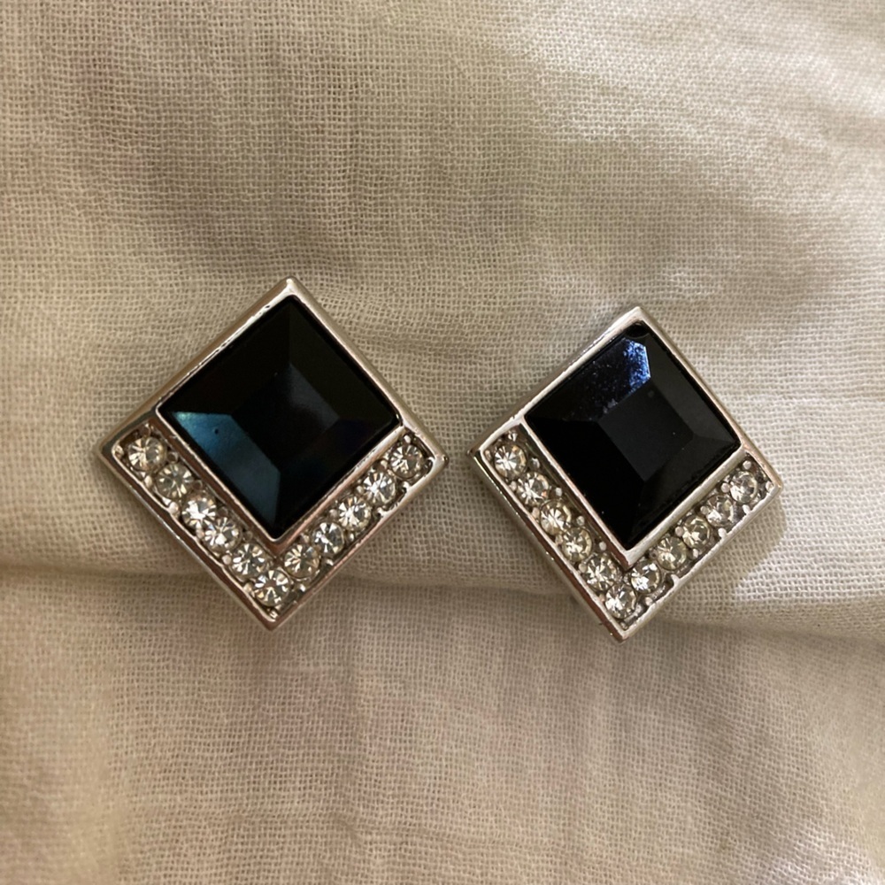 Trifari Vintage Clip on Earrings with Black &‎ Clear Stones - Picture 3 of 6